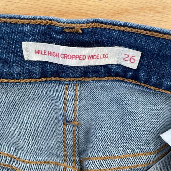High rise crop wide leg Levi’s - Picture 3 of 3